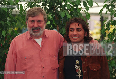 - Venezia, 1998. 55°Festival Internazionale dArte Cinematografica di Venezia.Ritratto dei cantautori Francesco Guccini e Luciano Ligabue.Cinema ritratto musica cantanti.- Venice,1998. 55th Venice International Film Festival. Portrait of the songwriter Francesco Guccini and Luciano Ligabue ©  Graziano Arici