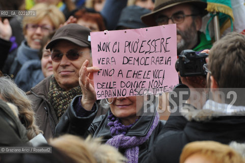 Venice 13/02/11 : Se non ora quando : women demonstration against the Berlusconi government donne politica berlusconi manifestazione @ graziano arici