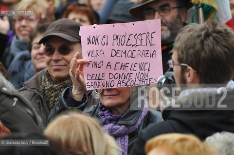 Venice 13/02/11 : Se non ora quando : women demonstration against the Berlusconi government donne politica berlusconi manifestazione @ graziano arici