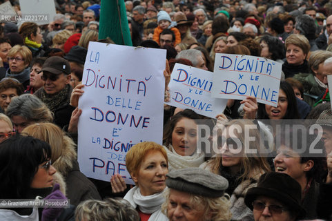Venice 13/02/11 : Se non ora quando : women demonstration against the Berlusconi government donne politica berlusconi manifestazione @ graziano arici