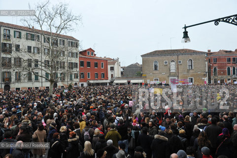 Venice 13/02/11 : Se non ora quando : women demonstration against the Berlusconi government donne politica berlusconi manifestazione @ graziano arici