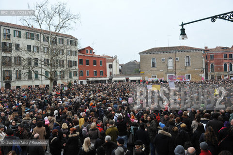 Venice 13/02/11 : Se non ora quando : women demonstration against the Berlusconi government donne politica berlusconi manifestazione @ graziano arici