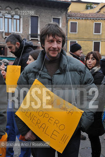 Venice 13/02/11 : Se non ora quando : women demonstration against the Berlusconi government: the No Global leader Luca Casarini  donne politica berlusconi manifestazione @ graziano arici