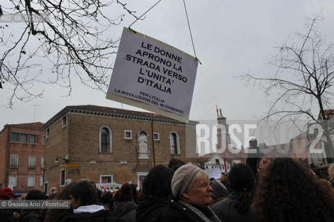 Venice 13/02/11 : Se non ora quando : women demonstration against the Berlusconi government donne politica berlusconi manifestazione @ graziano arici