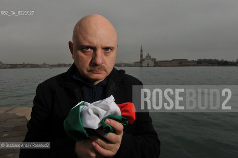 Venice 14/1/11 - The writer Tiziano Scarpa with the Italian national flag. He fought against the racism for an interracial country and now, in the 150 years centennial of italian Unity,  the tricolored flag is his fight flag. ©Graziano Arici/Rosebud2