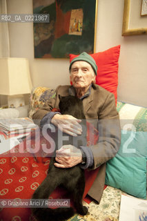 Pieve di Soligo (TV) 14/1/02/11 - In St Valentinès Day,the poet Andrea Zanzotto at home with his cat waiting for meeting the poet Patrizia Valduga, in Pieve di Soligo to present his book Poeti innamorati about poetry and love, letteratura poesia ©Graziano Arici/Rosebud2.