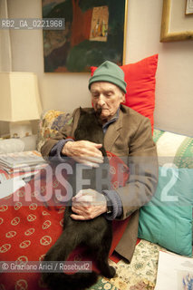 Pieve di Soligo (TV) 14/1/02/11 - In St Valentinès Day,the poet Andrea Zanzotto at home with his cat waiting for meeting the poet Patrizia Valduga, in Pieve di Soligo to present his book Poeti innamorati about poetry and love, letteratura poesia ©Graziano Arici/Rosebud2.