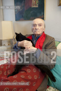 Pieve di Soligo (TV) 14/1/02/11 - In St Valentinès Day,the poet Andrea Zanzotto at home with his cat waiting for meeting the poet Patrizia Valduga, in Pieve di Soligo to present his book Poeti innamorati about poetry and love, letteratura poesia ©Graziano Arici/Rosebud2.