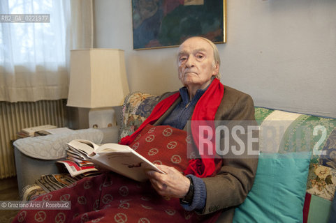 Pieve di Soligo (TV) 14/1/02/11 - In St Valentinès Day,the poet Andrea Zanzotto at home with his cat waiting for meeting the poet Patrizia Valduga, in Pieve di Soligo to present his book Poeti innamorati about poetry and love, letteratura poesia ©Graziano Arici/Rosebud2.