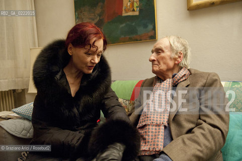 Pieve di Soligo (TV) 14/1/02/11 - In St Valentinès Day, the poet Patrizia Valduga, in Pieve di Soligo to present his book Poeti innamorati about poetry and love, meet the poet Andrea Zanzotto at home letteratura poesia ©Graziano Arici/Rosebud2