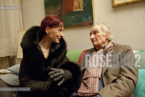 Pieve di Soligo (TV) 14/1/02/11 - In St Valentinès Day, the poet Patrizia Valduga, in Pieve di Soligo to present his book Poeti innamorati about poetry and love, meet the poet Andrea Zanzotto at home letteratura poesia ©Graziano Arici/Rosebud2