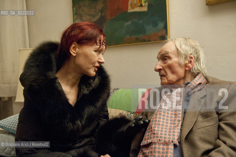 Pieve di Soligo (TV) 14/1/02/11 - In St Valentinès Day, the poet Patrizia Valduga, in Pieve di Soligo to present his book Poeti innamorati about poetry and love, meet the poet Andrea Zanzotto at home letteratura poesia ©Graziano Arici/Rosebud2