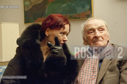 Pieve di Soligo (TV) 14/1/02/11 - In St Valentinès Day, the poet Patrizia Valduga, in Pieve di Soligo to present his book Poeti innamorati about poetry and love, meet the poet Andrea Zanzotto at home letteratura poesia ©Graziano Arici/Rosebud2