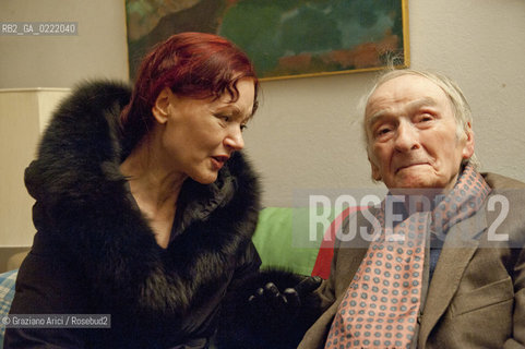 Pieve di Soligo (TV) 14/1/02/11 - In St Valentinès Day, the poet Patrizia Valduga, in Pieve di Soligo to present his book Poeti innamorati about poetry and love, meet the poet Andrea Zanzotto at home letteratura poesia ©Graziano Arici/Rosebud2