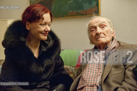 Pieve di Soligo (TV) 14/1/02/11 - In St Valentinès Day, the poet Patrizia Valduga, in Pieve di Soligo to present his book Poeti innamorati about poetry and love, meet the poet Andrea Zanzotto at home letteratura poesia ©Graziano Arici/Rosebud2