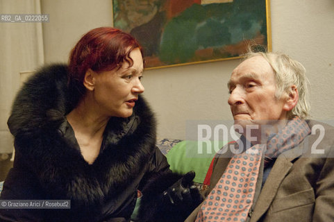 Pieve di Soligo (TV) 14/1/02/11 - In St Valentinès Day, the poet Patrizia Valduga, in Pieve di Soligo to present his book Poeti innamorati about poetry and love, meet the poet Andrea Zanzotto at home letteratura poesia ©Graziano Arici/Rosebud2