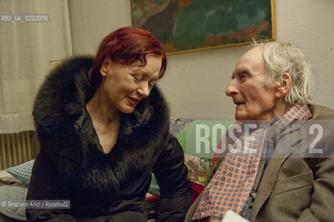 Pieve di Soligo (TV) 14/1/02/11 - In St Valentinès Day, the poet Patrizia Valduga, in Pieve di Soligo to present his book Poeti innamorati about poetry and love, meet the poet Andrea Zanzotto at home letteratura poesia ©Graziano Arici/Rosebud2