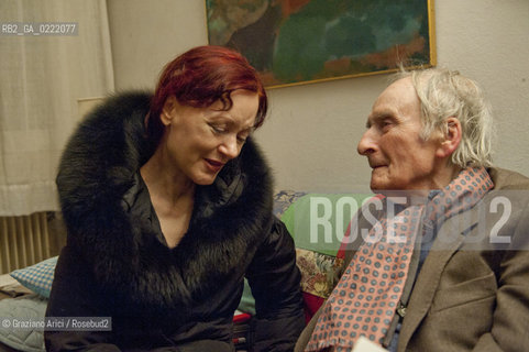 Pieve di Soligo (TV) 14/1/02/11 - In St Valentinès Day, the poet Patrizia Valduga, in Pieve di Soligo to present his book Poeti innamorati about poetry and love, meet the poet Andrea Zanzotto at home letteratura poesia ©Graziano Arici/Rosebud2