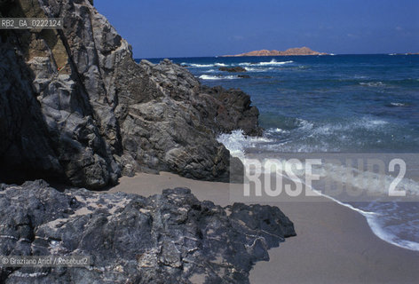 - Sardegna,2002.Gallura,Santa Teresa di Gallura.Spiaggia dellisola rossa.Geo isola gallura spiaggia rossa.- Sardinia,2002.Gallura,Santa Teresa of Gallura.Sea of the Red Island ©Graziano Arici/Rosebud2