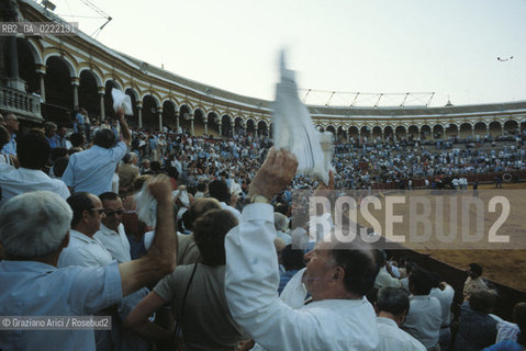 Siviglia, (Spagna),1980.La corrida allarena.Geo corrida toro torero.Seville,(Spain),1980.The bullfight ©Graziano Arici/Rosebud2
