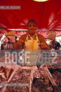 Chioggia (Veneto),2002. Mercato del pesce. Geo mercato pesce venditore pesca vendita.Chioggia (Veneto),2002. Fish market  of Chioggia  ©Graziano Arici/Rosebud2