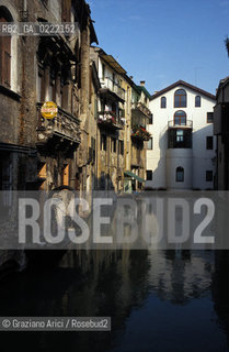 Treviso (Veneto),2002.Canale di Treviso. Geo canale case .Treviso (Veneto),2002.Canal in the city of Treviso ©Graziano Arici/Rosebud2