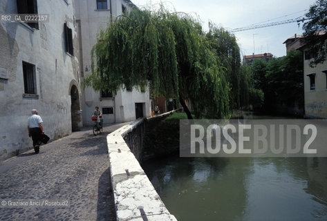 Treviso (Veneto), 2002. Canale del centro. Geo citàà canale Treviso.Treviso (Veneto),2002. The Canal of the city center ©Graziano Arici/Rosebud2