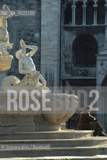 Trento (Trentino),2002. La fontana del Nettuno a Trento. Geo fontana Trento.Trento (Trentino),2002. The fountain of the Nettuno in Trento ©Graziano Arici/Rosebud2