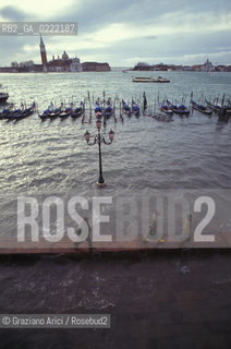 - Venezia,1992.Acqua alta in Piazza San Marco, veduta dallalto. Geo Acqua alta marea.- Venice,1992.Hightide in Saint Marks Square ©Graziano Arici/Rosebud2