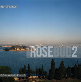 - Isola di San Lazzaro degli Armeni,Venezia,1990. I pini di San Lazzaro e sullo sfondo lisoletta di San Servolo.Lisola di San Lazzaro degli Armeni abbandonata nel XVI, nel 1717 fu donata dalla Repubblica di Venezia a un gruppo di monaci armeni fuggiti dalle persecuzioni turche, i quali restaurarono la chiesa e costruirono un monastero.GEO armeni monastero biblioteca religione abate monaco .- Saint Lazarus Island, Venice,1990.The pines and San Servolo Island.The small island is one of worlds foremost centers of Armenian culture,it is completely occupied by a monastery ©Graziano Arici/Rosebud2