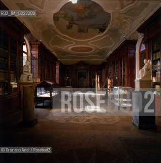 - Isola di San Lazzaro degli Armeni,Venezia,1990.La biblioteca che raccoglie antichi testi non solo armeni.Lisola di San Lazzaro degli Armeni abbandonata nel XVI, nel 1717 fu donata dalla Repubblica di Venezia a un gruppo di monaci armeni fuggiti dalle persecuzioni turche, i quali restaurarono la chiesa e costruirono un monastero.GEO armeni monastero biblioteca religione .- Saint Lazarus Island, Venice,1990.The library.The small island is one of worlds foremost centers of Armenian culture,it is completely occupied by a monastery ©Graziano Arici/Rosebud2