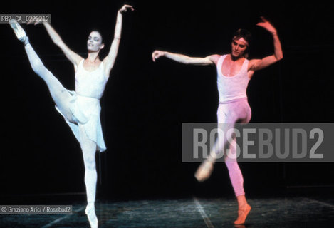 Venezia, 1982.Gran Teatro La Fenice. Balletto Bolero, coreografia di Maurice Bejart, musica di Maurice Ravel, Corpo di Ballo Bejart Ballet Lausanne. Danza Teatro balletto Bolero Ravel Bejart.Venice, 1982. Gran Teatro La Fenice. The ballet Bolero choreographed by Maurice Bejart, music by Maurice Ravel, chorus Bejart Ballet Lausanne © Archivio Graziano Arici MES  astga ©Graziano Arici/Rosebud2