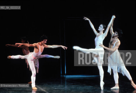 Venezia, 1982.Gran Teatro La Fenice. Balletto Bolero, coreografia di Maurice Bejart, musica di Maurice Ravel, Corpo di Ballo Bejart Ballet Lausanne. Danza Teatro balletto Bolero Ravel Bejart.Venice, 1982. Gran Teatro La Fenice. The ballet Bolero choreographed by Maurice Bejart, music by Maurice Ravel, chorus Bejart Ballet Lausanne © Archivio Graziano Arici MES  astga ©Graziano Arici/Rosebud2