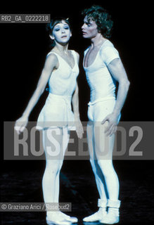 Venezia, 1982.Gran Teatro La Fenice. Balletto Bolero, coreografia di Maurice Bejart, musica di Maurice Ravel, Corpo di Ballo Bejart Ballet Lausanne. Danza Teatro balletto Bolero Ravel Bejart.Venice, 1982. Gran Teatro La Fenice. The ballet Bolero choreographed by Maurice Bejart, music by Maurice Ravel, chorus Bejart Ballet Lausanne © Archivio Graziano Arici MES  astga ©Graziano Arici/Rosebud2