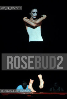 Venezia, 1982.Gran Teatro La Fenice. Balletto Bolero, coreografia di Maurice Bejart, musica di Maurice Ravel, Corpo di Ballo Bejart Ballet Lausanne. Danza Teatro balletto Bolero Ravel Bejart.Venice, 1982. Gran Teatro La Fenice. The ballet Bolero choreographed by Maurice Bejart, music by Maurice Ravel, chorus Bejart Ballet Lausanne © Archivio Graziano Arici MES  astga ©Graziano Arici/Rosebud2