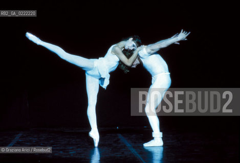 Venezia, 1982.Gran Teatro La Fenice. Balletto Bolero, coreografia di Maurice Bejart, musica di Maurice Ravel, Corpo di Ballo Bejart Ballet Lausanne. Danza Teatro balletto Bolero Ravel Bejart.Venice, 1982. Gran Teatro La Fenice. The ballet Bolero choreographed by Maurice Bejart, music by Maurice Ravel, chorus Bejart Ballet Lausanne © Archivio Graziano Arici MES  astga ©Graziano Arici/Rosebud2