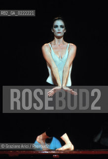 Venezia, 1982.Gran Teatro La Fenice. Balletto Bolero, coreografia di Maurice Bejart, musica di Maurice Ravel, Corpo di Ballo Bejart Ballet Lausanne. Danza Teatro balletto Bolero Ravel Bejart.Venice, 1982. Gran Teatro La Fenice. The ballet Bolero choreographed by Maurice Bejart, music by Maurice Ravel, chorus Bejart Ballet Lausanne © Archivio Graziano Arici MES  astga ©Graziano Arici/Rosebud2