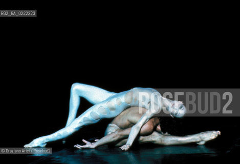 Venezia, 1982.Gran Teatro La Fenice. Balletto Bolero, coreografia di Maurice Bejart, musica di Maurice Ravel, Corpo di Ballo Bejart Ballet Lausanne. Danza Teatro balletto Bolero Ravel Bejart.Venice, 1982. Gran Teatro La Fenice. The ballet Bolero choreographed by Maurice Bejart, music by Maurice Ravel, chorus Bejart Ballet Lausanne © Archivio Graziano Arici MES  astga ©Graziano Arici/Rosebud2