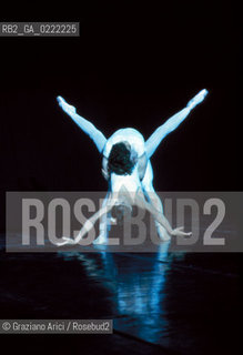 Venezia, 1982.Gran Teatro La Fenice. Balletto Bolero, coreografia di Maurice Bejart, musica di Maurice Ravel, Corpo di Ballo Bejart Ballet Lausanne. Danza Teatro balletto Bolero Ravel Bejart.Venice, 1982. Gran Teatro La Fenice. The ballet Bolero choreographed by Maurice Bejart, music by Maurice Ravel, chorus Bejart Ballet Lausanne © Archivio Graziano Arici MES  astga ©Graziano Arici/Rosebud2