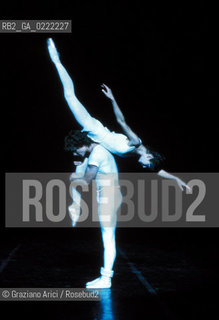 Venezia, 1982.Gran Teatro La Fenice. Balletto Bolero, coreografia di Maurice Bejart, musica di Maurice Ravel, Corpo di Ballo Bejart Ballet Lausanne. Danza Teatro balletto Bolero Ravel Bejart.Venice, 1982. Gran Teatro La Fenice. The ballet Bolero choreographed by Maurice Bejart, music by Maurice Ravel, chorus Bejart Ballet Lausanne © Archivio Graziano Arici MES  astga ©Graziano Arici/Rosebud2