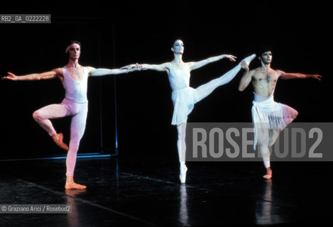 Venezia, 1982.Gran Teatro La Fenice. Balletto Bolero, coreografia di Maurice Bejart, musica di Maurice Ravel, Corpo di Ballo Bejart Ballet Lausanne. Danza Teatro balletto Bolero Ravel Bejart.Venice, 1982. Gran Teatro La Fenice. The ballet Bolero choreographed by Maurice Bejart, music by Maurice Ravel, chorus Bejart Ballet Lausanne © Archivio Graziano Arici MES  astga ©Graziano Arici/Rosebud2