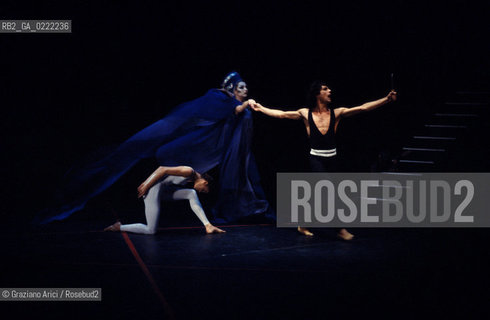 Venezia, 1980.Gran Teatro La Fenice. Balletto Il Flauto Magico, coreografia di Maurice Bejart, musica di Mozart, Corpo di Ballo Bejart Ballet Lausanne. Danza Teatro balletto Mozart Flauto Magico Bejart.Venice, 1980. Gran Teatro La Fenice. The ballet The Magic Flute choreographed by Maurice Bejart, music by Mozart, chorus Bejart Ballet Lausanne © Archivio Graziano Arici MES  astga ©Graziano Arici/Rosebud2