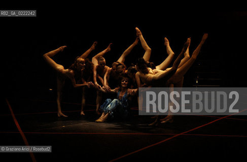 Venezia, 1980.Gran Teatro La Fenice. Balletto Il Flauto Magico, coreografia di Maurice Bejart, musica di Mozart, Corpo di Ballo Bejart Ballet Lausanne. Danza Teatro balletto Mozart Flauto Magico Bejart.Venice, 1980. Gran Teatro La Fenice. The ballet The Magic Flute choreographed by Maurice Bejart, music by Mozart, chorus Bejart Ballet Lausanne © Archivio Graziano Arici MES  astga ©Graziano Arici/Rosebud2