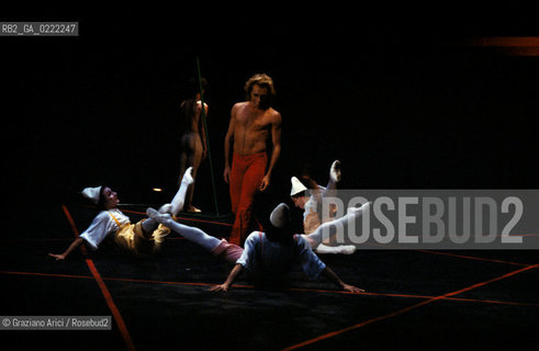 Venezia, 1980.Gran Teatro La Fenice. Balletto Il Flauto Magico, coreografia di Maurice Bejart, musica di Mozart, Corpo di Ballo Bejart Ballet Lausanne. Danza Teatro balletto Mozart Flauto Magico Bejart.Venice, 1980. Gran Teatro La Fenice. The ballet The Magic Flute choreographed by Maurice Bejart, music by Mozart, chorus Bejart Ballet Lausanne © Archivio Graziano Arici MES  astga ©Graziano Arici/Rosebud2