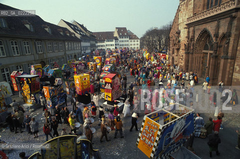 - Basilea, Svizzera,1995.Carnevale di Basilea.Sfilata dei carri mascherati.Geo carnevale maschere costumi travestimenti.- Basilea,Svizzera,1995.Canival of Basilea.Carnivals floats ©Graziano Arici/Rosebud2