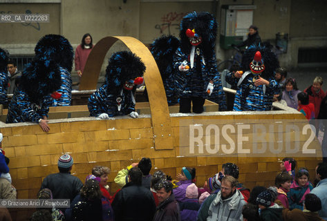 - Basilea, Svizzera,1995.Carnevale di Basilea.Sfilata dei carri mascherati.Geo carnevale maschere costumi travestimenti.- Basilea,Svizzera,1995.Canival of Basilea.Carnivals floats ©Graziano Arici/Rosebud2