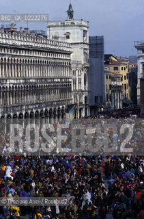 Venezia,1993.Carnevale di Venezia. Piazza San Marco.Venice,1993. Carnival of Venice.Saint Marks Square ©Graziano Arici/Rosebud2
