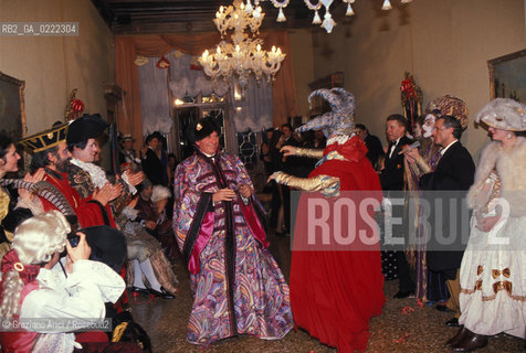 Venezia, 1986.Carnevale. Ballo della stampa a Palazzo Malipiero organizzato da Bruno Tosi. Carnevale Festa Stampa.Venice, 1986. Carnival of Venice. Press Party in the Palazzo Malipiero ©Graziano Arici/Rosebud2