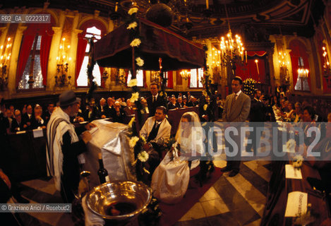 - Venezia, Cannaregio,1994. Il vecchio Ghetto Ebraico di Venezia.Festa di matrimonio. Geo ghetto ebraismo ebraico.- Venice,Cannaregio,1994.The old Jewish Ghetto of Venice. A jewish marriage ©Graziano Arici/Rosebud2