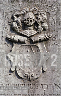 Lido di Venezia,1994. Lantico cimitero ebraico del Lido di Venezia.Geo cimitero ebraismo lapide.Lido of Venice,1994.The Jewish cemetery©Graziano Arici/Rosebud2